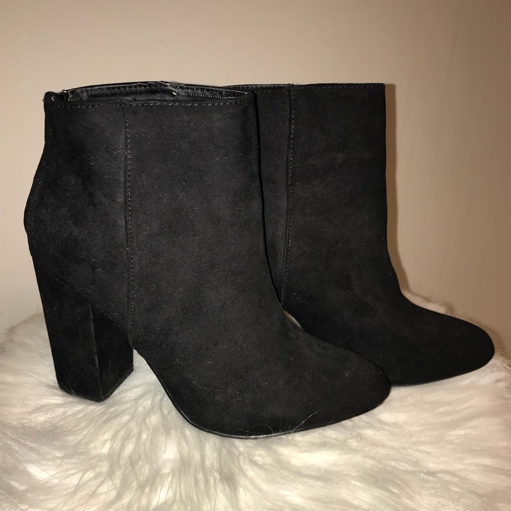 NWT JustFab Black Suede Booties